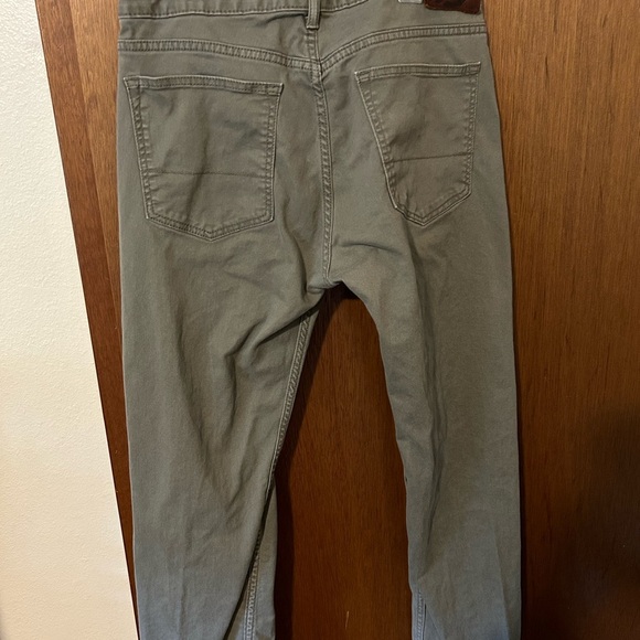 Men’s Dockers khakis - Picture 3 of 5